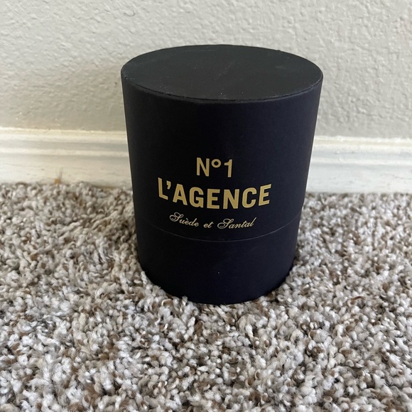L'AGENCE Suede Et Santal Soy Wax Vanilla Masculine Scent Candle One Size NIB - Picture 6 of 15